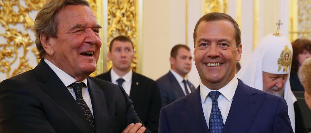 Altkanzler Schröder und Russlands Premierminister Medwedjew in Moskau