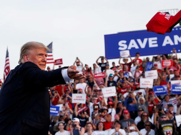 Donald Trump vor begeisterten Anhängern in Ohio 