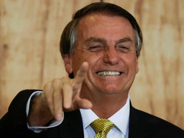 Der rechtsgerichtete Staatschef Bolsonaro hat ein erfolgreiches Sozialprogramm gestrichen.