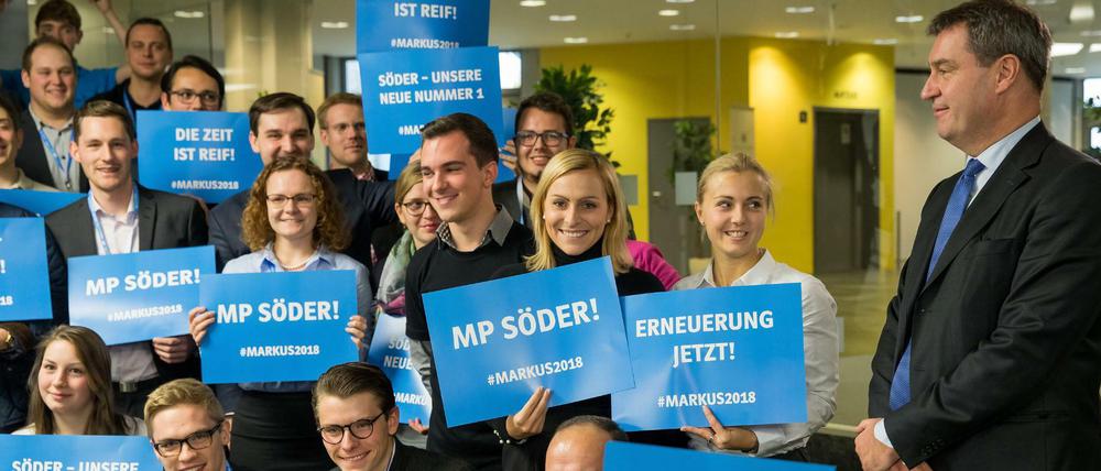 Ihre Nummer 1: Markus Söder mit Mitgliedern der Jungen Union, die ihn als Ministerpräsident haben wollen.
