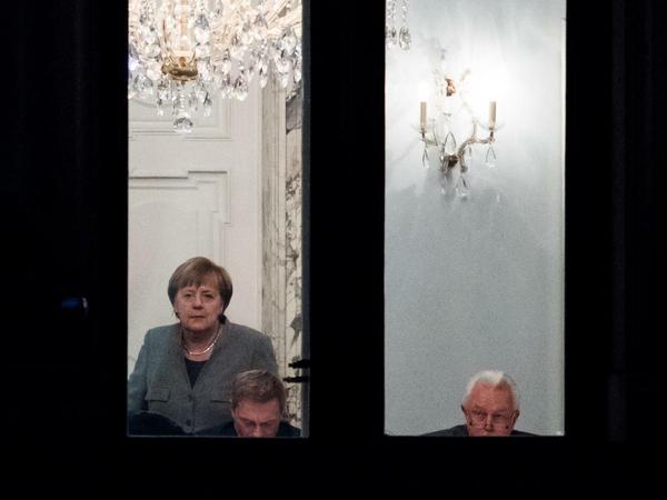 Nachtsitzung: Kanzlerin Angela Merkel, FDP-Chef Christian Lindner und FDP-Vize Wolfgang Kubicki