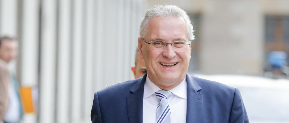 Zeitungsberichten zufolge will Bayerns Innenminister Joachim Herrmann Horst Seehofer beerben. Er träte damit in direkte Konkurrenz zu Markus Söder.