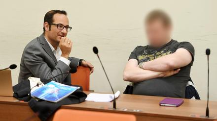 Holger G. (rechts) und sein Anwalt Pajam Rokni-Yazdi. 