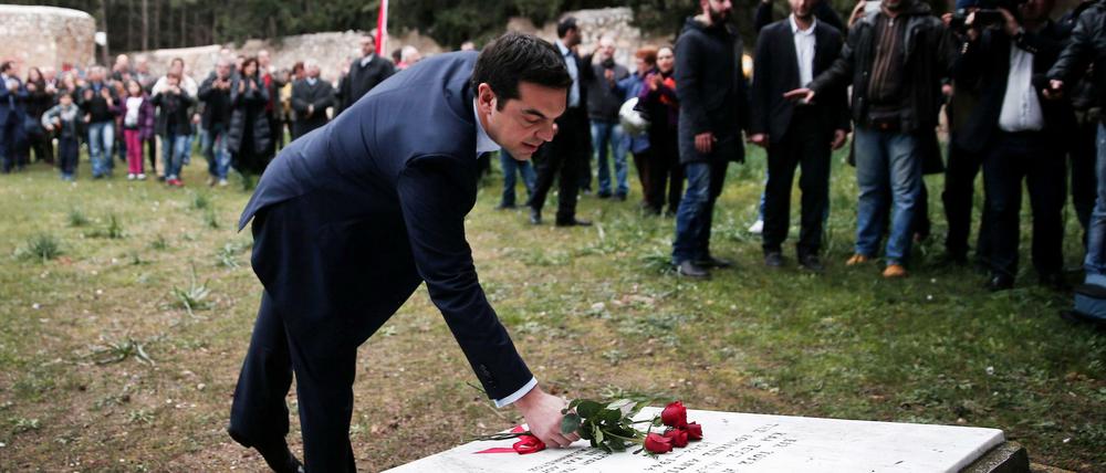 Lebendige Erinnerung: Schon kurz nach seiner Ernennung ehrte Griechenlands Premier Tsipras jene Hunderte von den Widerstandskämpfern, die die deutschen Besatzer in Athen erschossen.