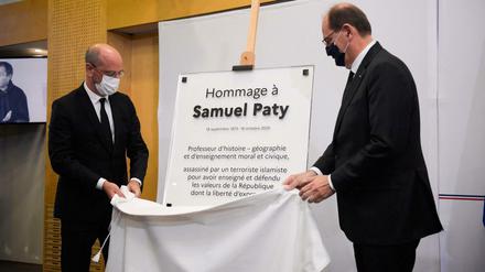 Im französischen Bilungsministerium wird eine Gedenktafel für den ermordeten Samuel Paty enthüllt.