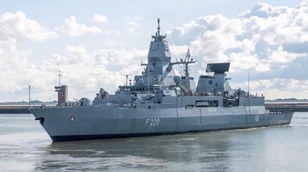 Die Fregatte „Hamburg“ bei einem Irini-Einsatz der EU vor der Küste Libyens im Jahr 2020.