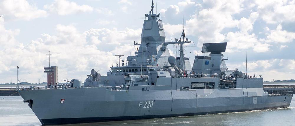 Die Fregatte „Hamburg“ bei einem Irini-Einsatz der EU vor der Küste Libyens im Jahr 2020.
