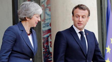 Frankreichs Staatschef Emmanuel Macron und die britische Premierministerin Theresa May am Dienstagabend in Paris.
