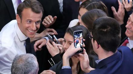 Der französische Präsident Emmanuel Macron mit Studenten der George-Washington-Universität. 