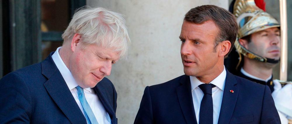 Frankreichs Präsident Emmanuel Macron (rechts) und der britische Premier Boris Johnson beim Treffen in Paris.