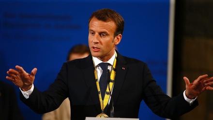 Frankreichs Präsident Emmanuel Macron bei seiner Rede nach Auszeichnung mit dem Karlspreis. 