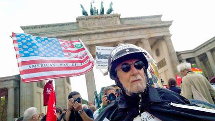 Antikriegstag. Am 1. September protestierte die Friedensbewegung am Brandenburger Tor gegen einen Militärschlag der USA in Syrien