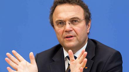 Innenminister Hans-Peter Friedrich warnt vor braunem Terrorismus in Deutschland.