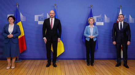 Die Ministerpräsidenten von Moldau, Ukraine und Georgien mit EU-Präsidentin Ursula von der Leyen im November in Brüssel.