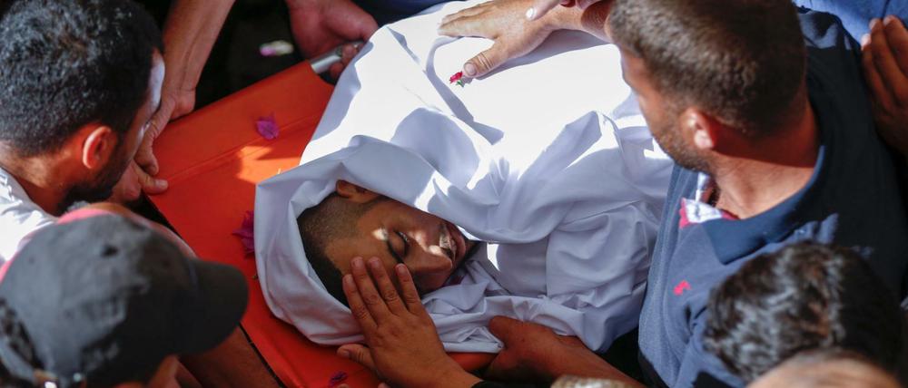 Beerdigung des Palästinensers Anas Ibrahem Taha, der erschossen wurde, nachdem er Sicherheitskräfte mit dem Messer attackiert hatte.