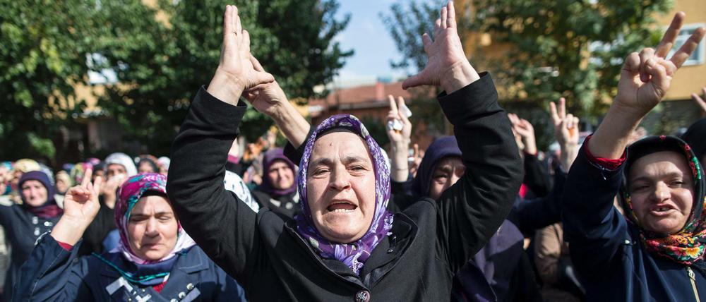 Trauer und Zorn. Frauen am Montag während der Beisetzung von Opfern des Bombenanschlags in Ankara. 