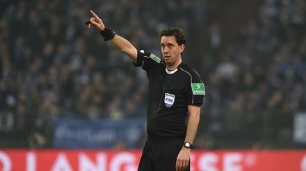 Der Berliner Schiedsrichter Manuel Gräfe hält die Regeln für den Videobeweis für noch nicht ausgereift.