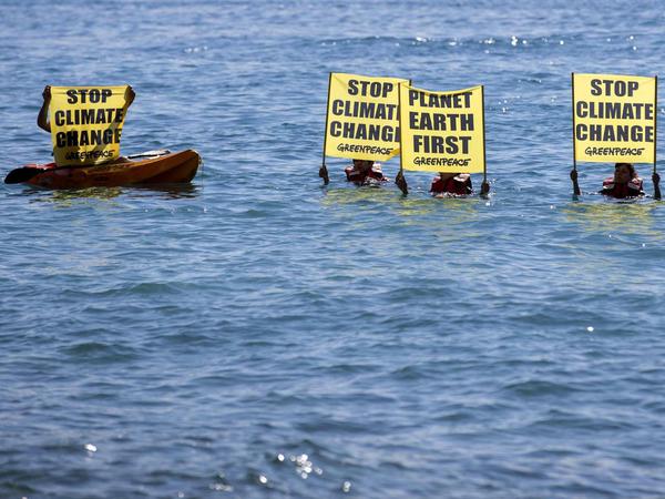 Beim G-7-Gipfel auf Sizilien demonstrierten Greenpeace-Aktivisten für mehr Klimaschutz. 