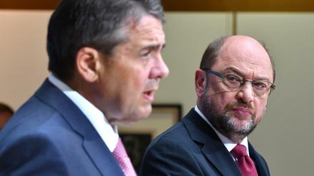 Eigentlich steht Fundamentalkritik nur dem SPD-Vorsitzenden (rechts) zu, nicht dem Außenminister (links). 