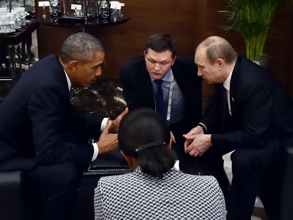 Überraschendes Treffen in der Hotellobby: Barack Obama und Wladimir Putin am Sonntagabend beim G-20-Gipfel in der Türkei.