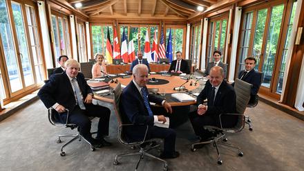 Am ersten Gipfeltag beraten die G7 die weltwirtschaftliche Lage, den Klimaschutz und die Außen- und Sicherheitspolitik mit den Sanktionen gegen Russland.