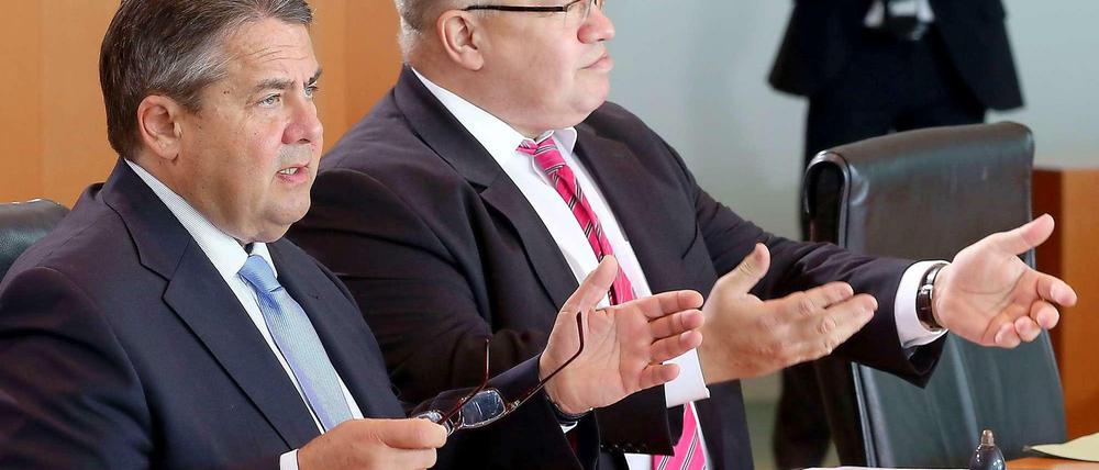Einfach zu ähnlich: Die SPD schafft es nicht, sich zu profilieren. Unser Bild zeigt SPD-Chef und Vize-Kanzler Sigmar Gabriel neben CDU-Kanzleramtschef Peter Altmaier bei der Kabinettssitzung am 29. Juli.