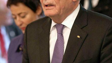 Bundespräsident Gauck fordert auf internationaler Ebene "Kräfte, die Verbrechen oder Despoten, die gegen andere mörderisch vorgehen, stoppen".
