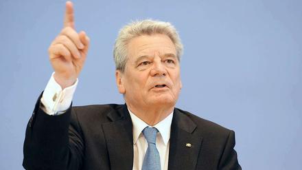 Er wolle mit seiner Kandidatur der Bundeskanzlerin Angela Merkel keinen Schaden zufügen, sagt Joachim Gauck dem Tagesspiegel. SPD und Grüne sehen ihn als idealen Nachfolger für Horst Köhler. Ein Überblick über die Kandidaten und den Rücktritt des Bundespräsidenten Köhlers. 