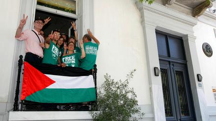 Die Aktivisten fordern freie Ausfahrt für ihr Gaza-Hilfsschiff.