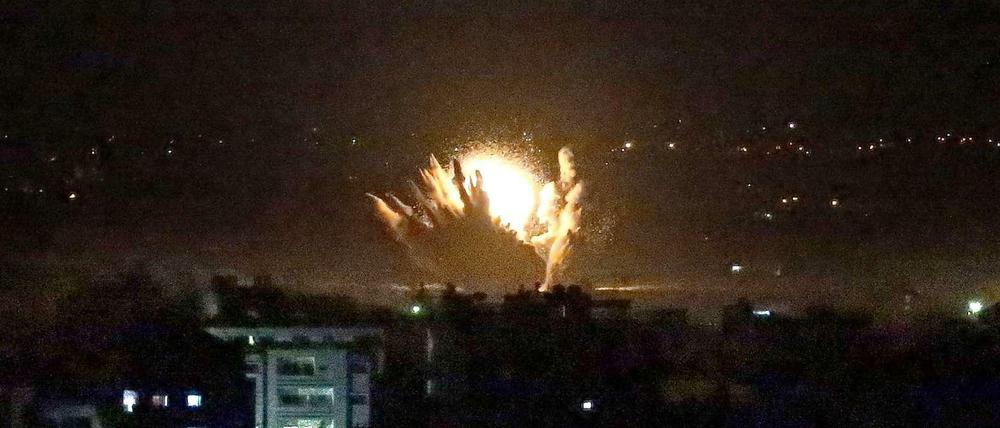 Eine Explosion in Gaza nach dem Beginn der israelischen Bodenoffensive.