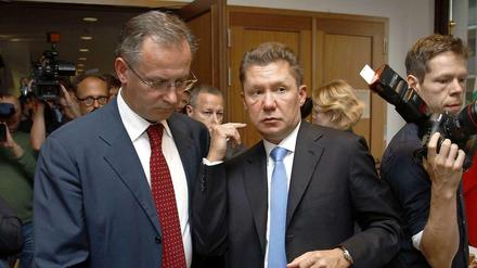 Der Chef des russischen Gaskonzerns Gazprom, Alexej Miller (Mitte), verlässt den Verhandlungsraum in der Berliner Vertretung der EU-Kommission.