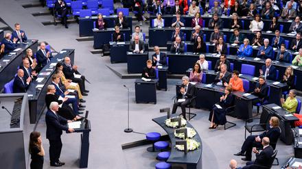 Bundespräsident Frank-Walter Steinmeier spricht bei einer Gedenkstunde zum 70. Jahrestag des Volksaufstandes in der DDR im Deutschen Bundestag.