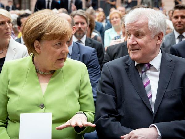 Angela Merkel und Horst Seehofer: Auch im Umgang mit Viktor Orbán sind sie nicht auf einem Nenner.