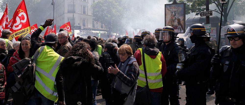 In Paris gingen erneut Demonstranten der «Gelbwesten»-Bewegung auf die Straßen. 