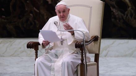 Kommt der Regenbogen in den Vatikan? Papst Franziskus bekennt sich zur Unterstützung von zivilen Homo-Ehen.