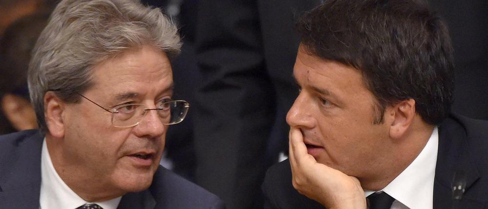 Italiens neuer Premier Paolo Gentiloni (links) und Vorgänger Matteo Renzi.