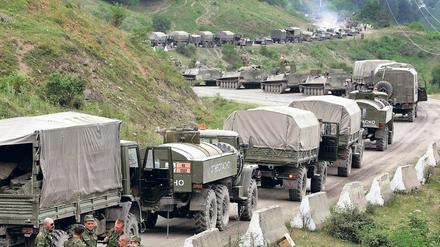 Russische Truppen im August 2008 auf dem Weg in die südossetische Hauptstadt.