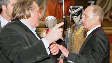Depardieu und Putin bei einem Museumsbesuch in St. Petersburg.