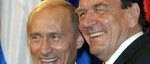 Lachten oft um die Wette: Gerhard Schröder und Wladimir Putin in besseren Tagen, hier 2005 bei der Unterzeichnung des Vertrags über den Bau der Gaspipeline.