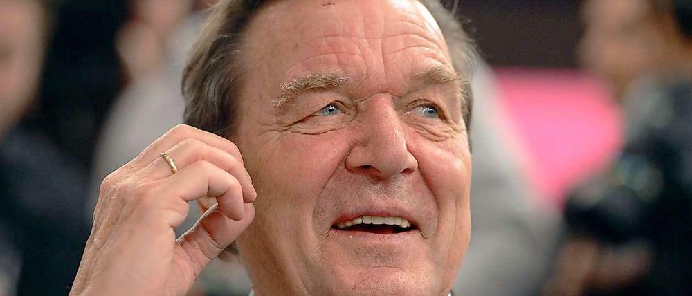 Altkanzler Gerhard Schröder (SPD) kritisiert Frankreichs Wirtschaftspolitik.