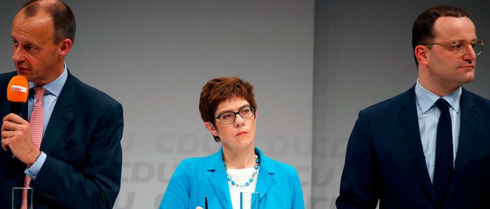 Welche Richtung? Die CDU-Delegierten werden in Hamburg entscheiden, ob Friedrich Merz, Annegret Kramp-Karrenbauer oder Jens Spahn den Parteivorsitz erhält. 