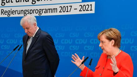 Kanzlerin Merkel und CSU-Chef Horst Seehofer stellen das gemeinsame Wahlprogramm vor. 