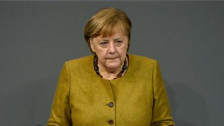 Kanzlerin Angela Merkel spricht bei der Regierungserklärung im Bundestag.
