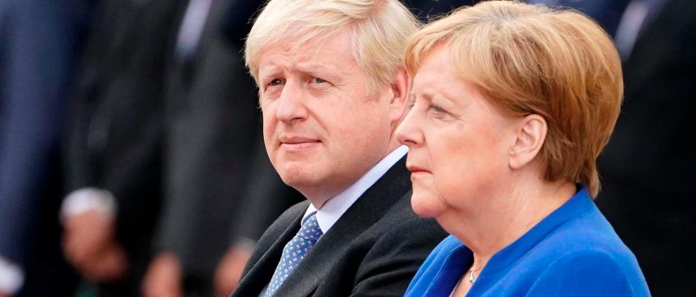30 Tage hatte Kanzlerin Angela Merkel Premierminister Boris Johnson zur Lösung des irischen Dilemmas eingeräumt. Jetzt hat die Regierung in London inoffizielle Arbeitspapiere vorgelegt. 