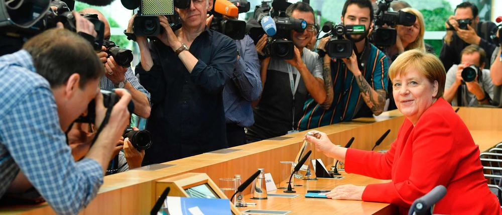 Kanzlerin Angela Merkel (CDU) vor der Presse. Aber es gibt auch Kontakte ohne Kameras.