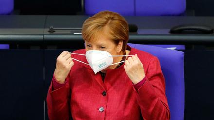 Angela Merkel mit Maske im Bundestag.