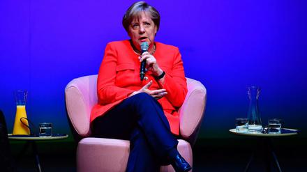 Plauderstunde mit der Kanzlerin: Angela Merkel erklärt sich im Maxim Gorki Theater in Berlin.