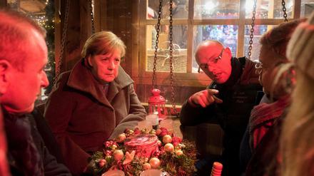 Ein Jahr danach. Angela Merkel besuchte den Weihnachtsmarkt Anfang Dezember. 