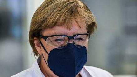 Angela Merkel beim Besuch des Biontech-Werks - die Kanzlerin setzt auf eine höhere Impfbereitschaft. 