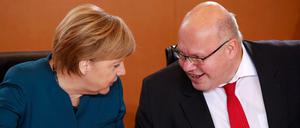 Bundeskanzlerin Angela Merkel und ihr Kanzleramtsminister Peter Altmaier. 